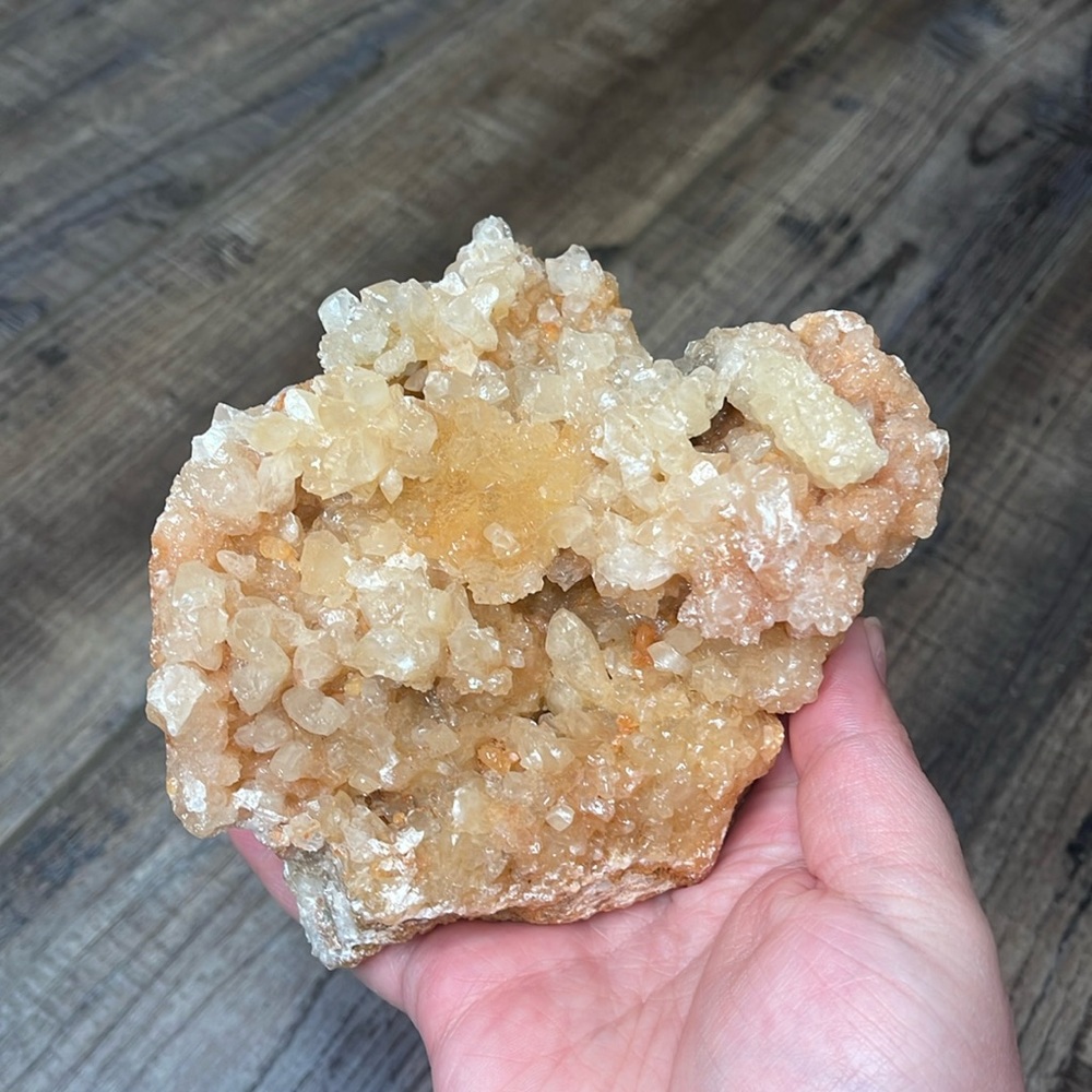SPARKLY self-standing calcite crystal cluster✨